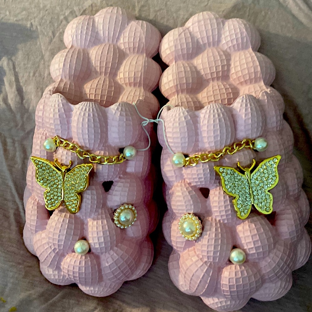 Pale pink bubble slide sandal with custom large charms and chains